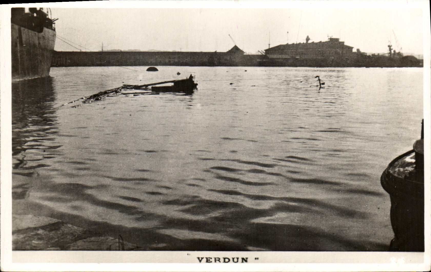 VINTAGE POSTCARD Boat Verdun War
