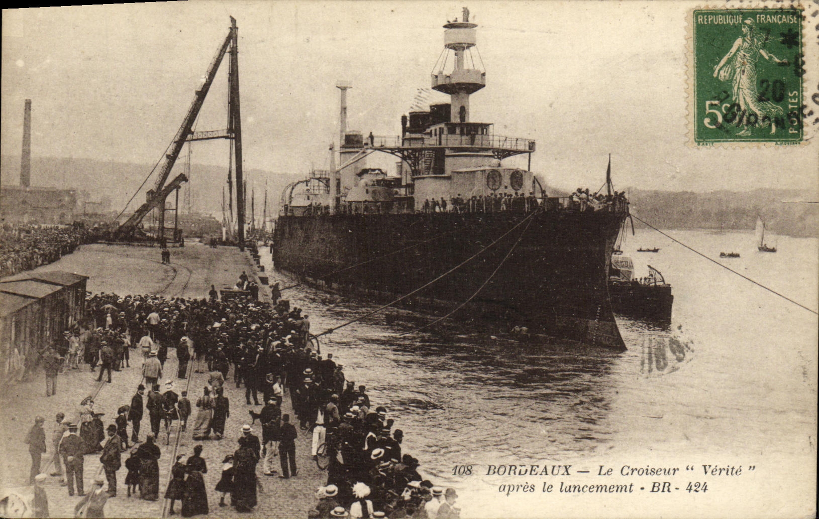 VINTAGE POSTCARD Boat Bordeaux War the cruiser Truth after launching