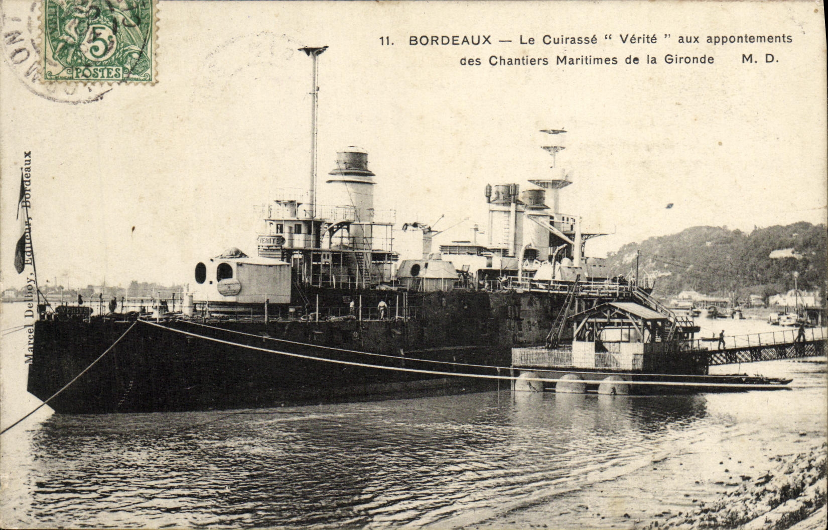 VINTAGE POSTCARD Bateau Bordeaux War armours It Verite with the wharves of the maritime building sites of the Gironde