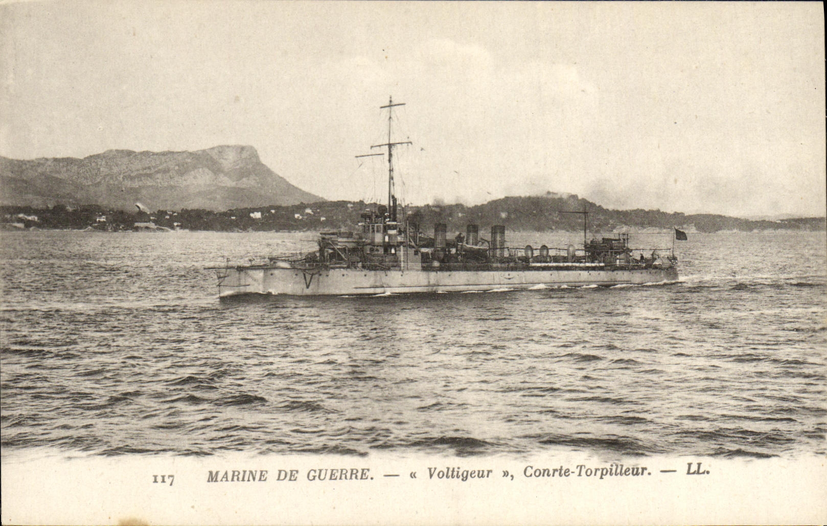VINTAGE POSTCARD Boat War Acrobat against destroyer