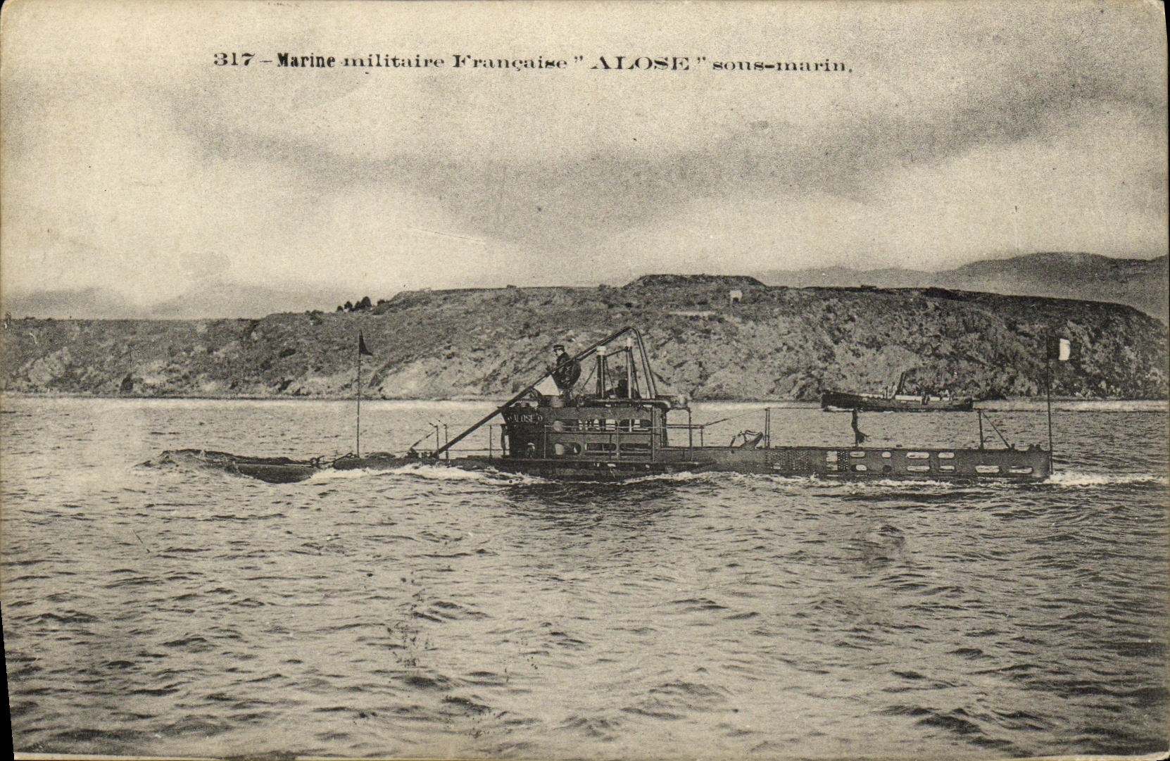 VINTAGE POSTCARD Boat War Alose Submarine