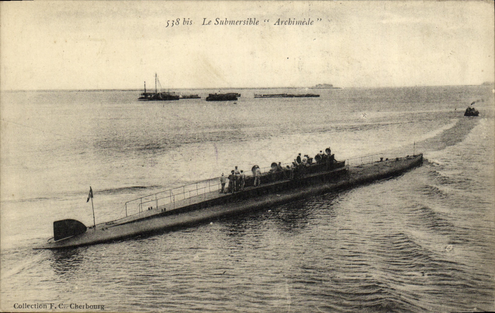 VINTAGE POSTCARD Boat War Submarine Archimedes Submarine