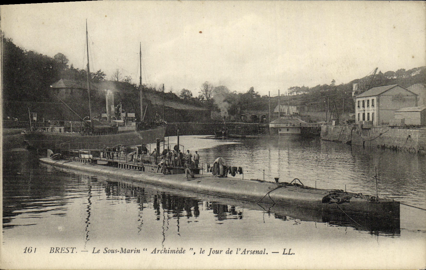 VINTAGE POSTCARD Boat War submarine Archimedes the day of L arsenal