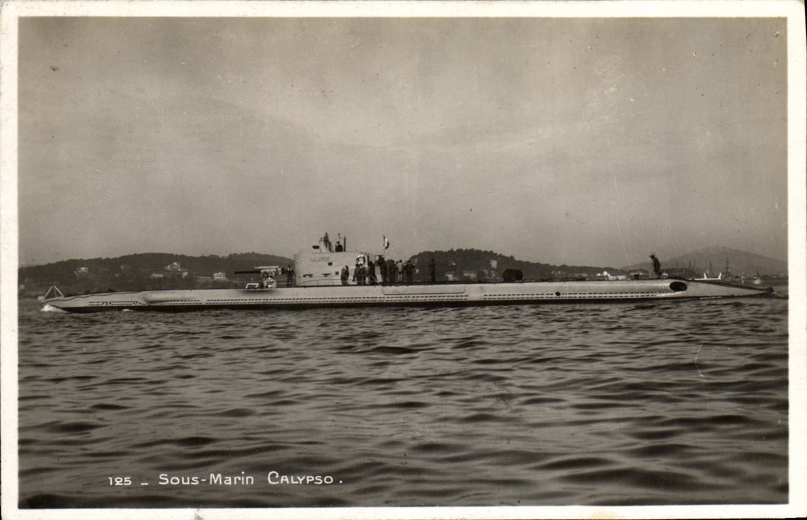 VINTAGE POSTCARD Boat War Submarine Calypso