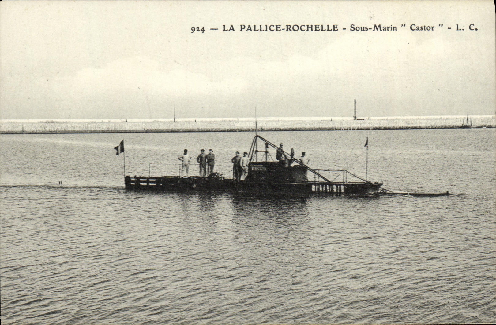 VINTAGE POSTCARD Boat War Pallice La Rochelle Submarine Beaver