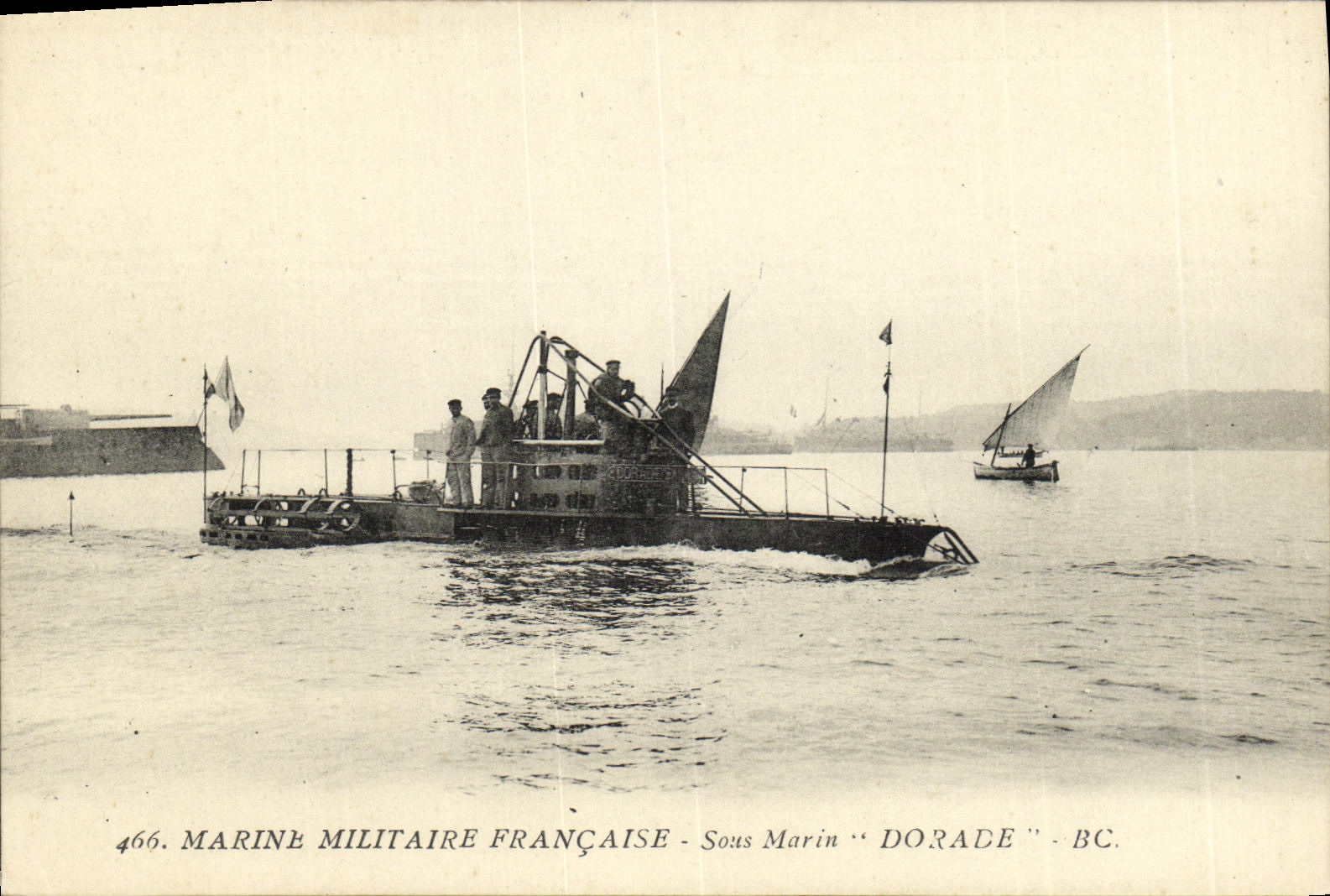 VINTAGE POSTCARD Boat War Submarine Sea bream