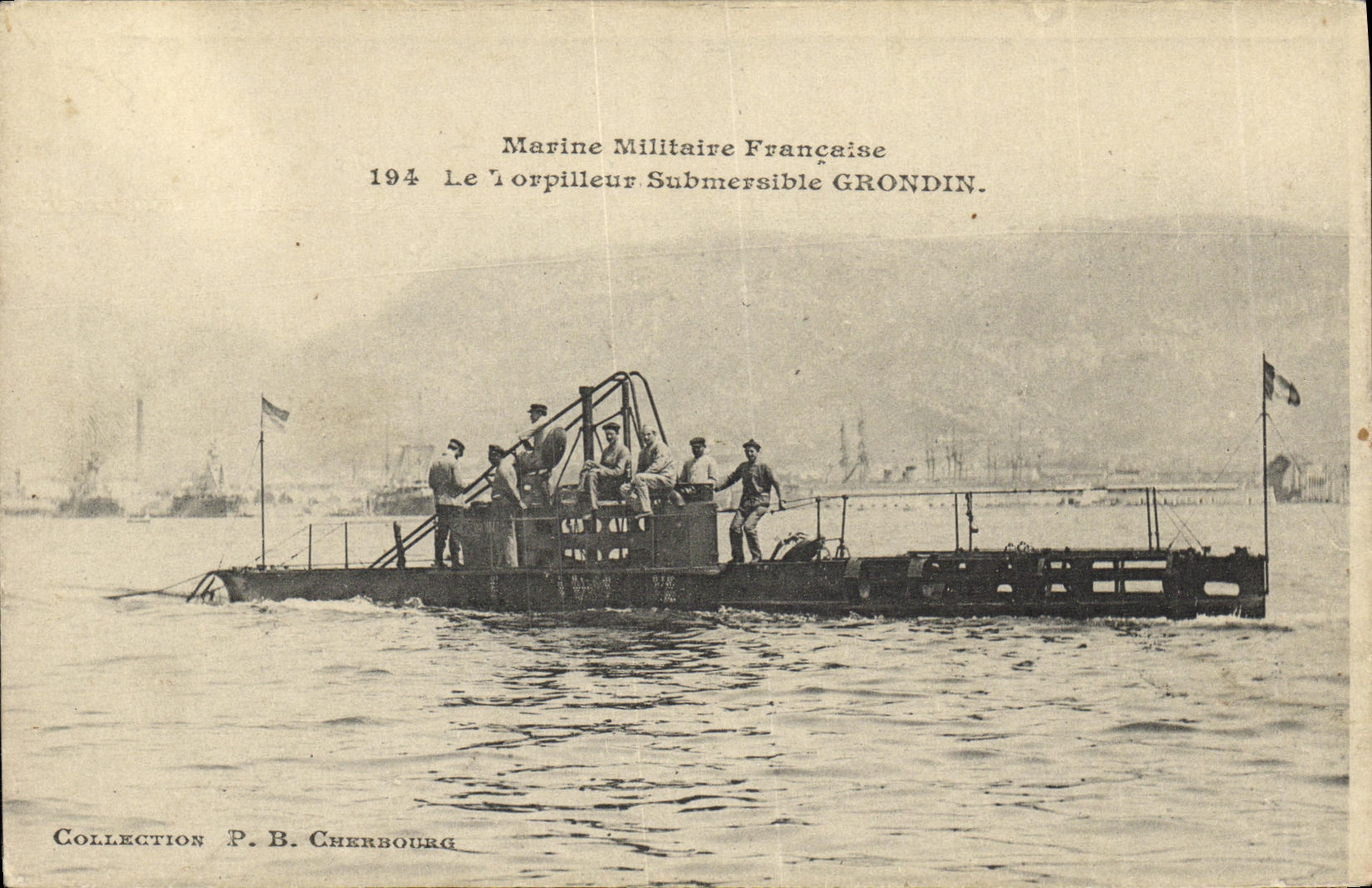 VINTAGE POSTCARD Boat War the Sinkable destroyer Gurnard