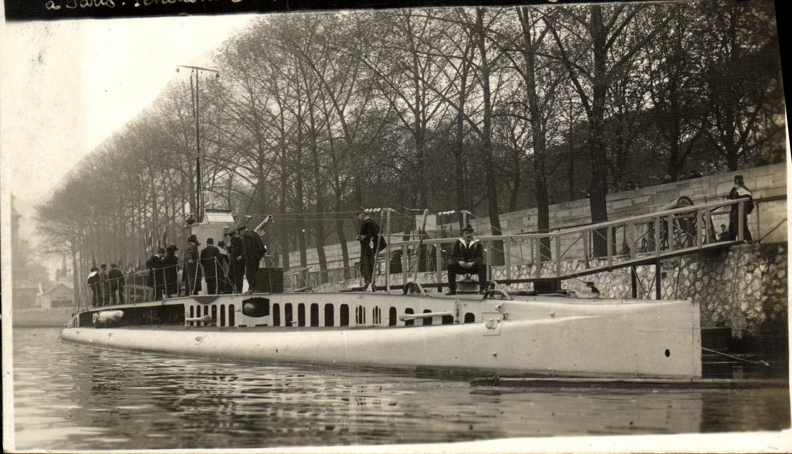 VINTAGE POSTCARD Boat War Mongolfier French submarine