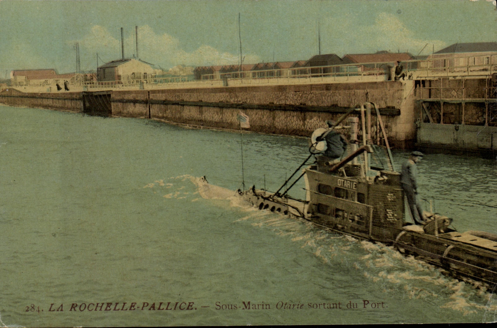 VINTAGE POSTCARD Boat War La Rochelle Pallice Submarine Otary leaving the port