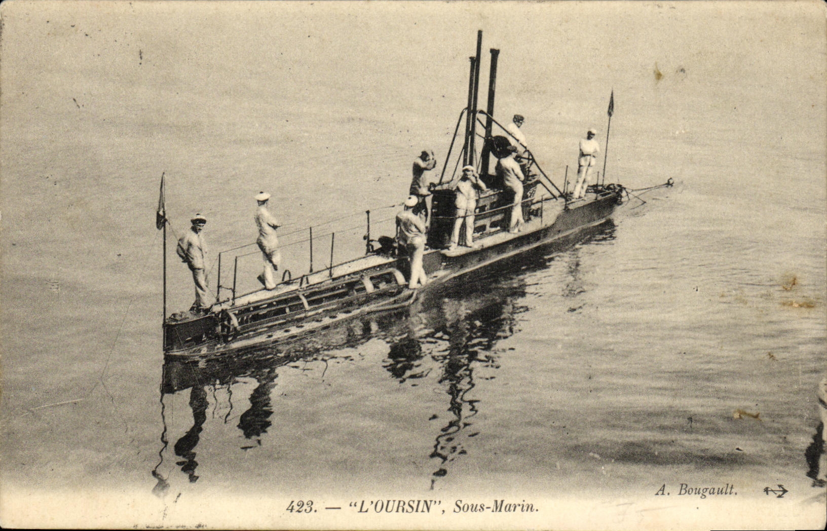 VINTAGE POSTCARD Boat War L Sea urchin Submarine