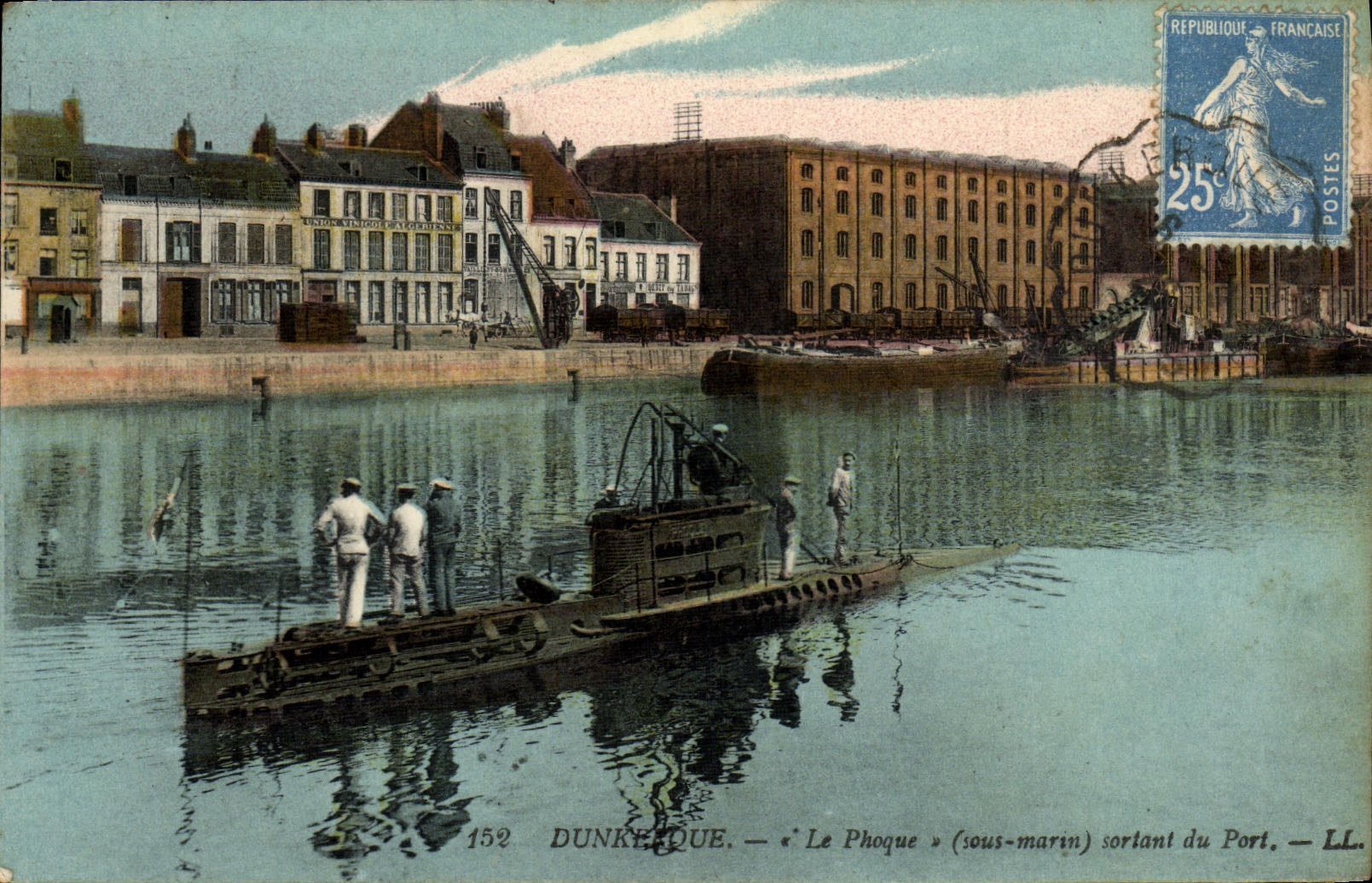 VINTAGE POSTCARD Boat Dunkirk War the Seal outgoing Submarine of the port