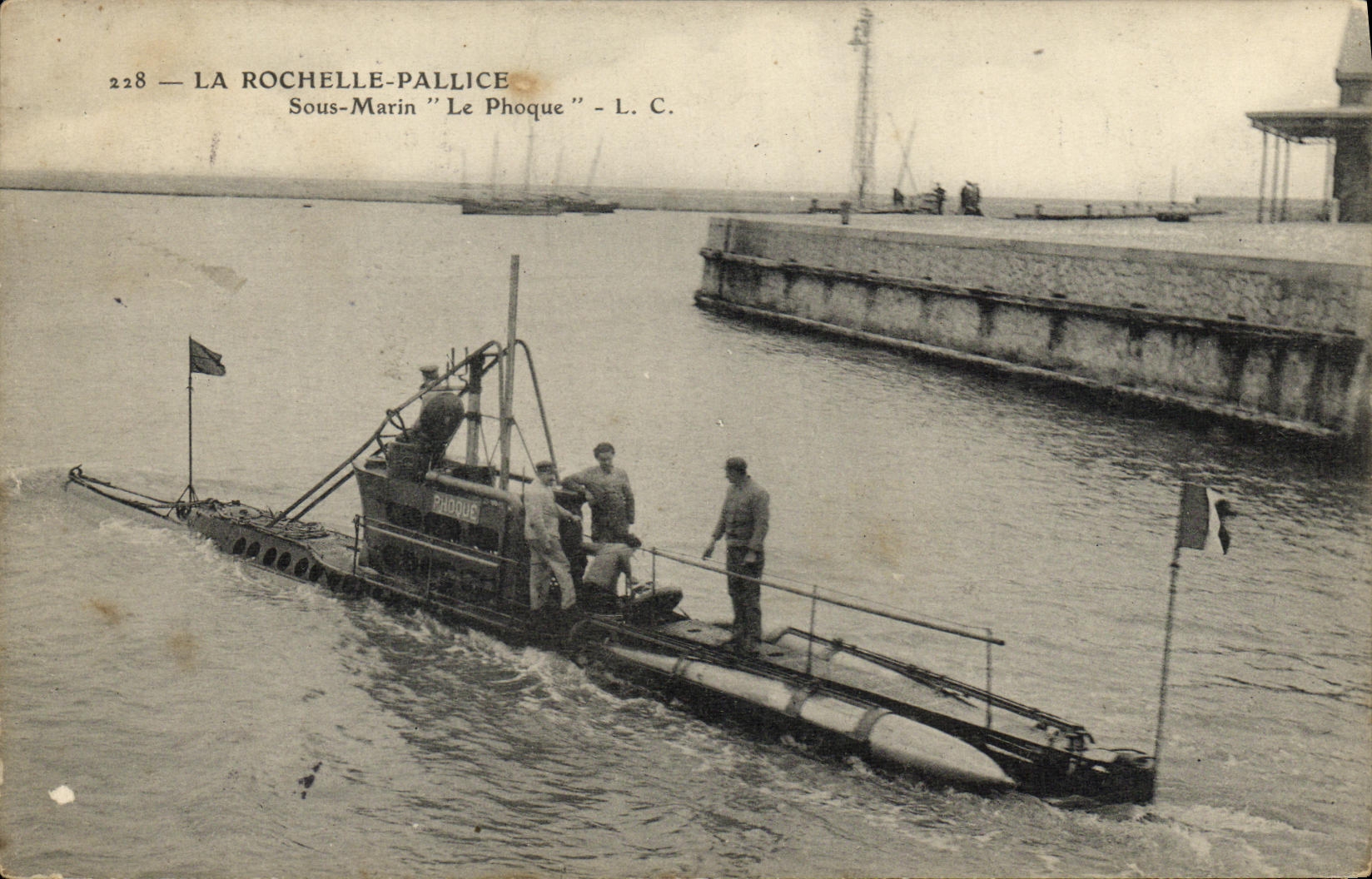 VINTAGE POSTCARD Boat War La Rochelle Pallice Submarine Seal