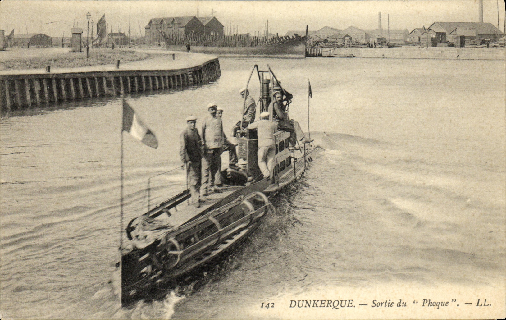 VINTAGE POSTCARD Boat War Submarine Dunkirk Seal