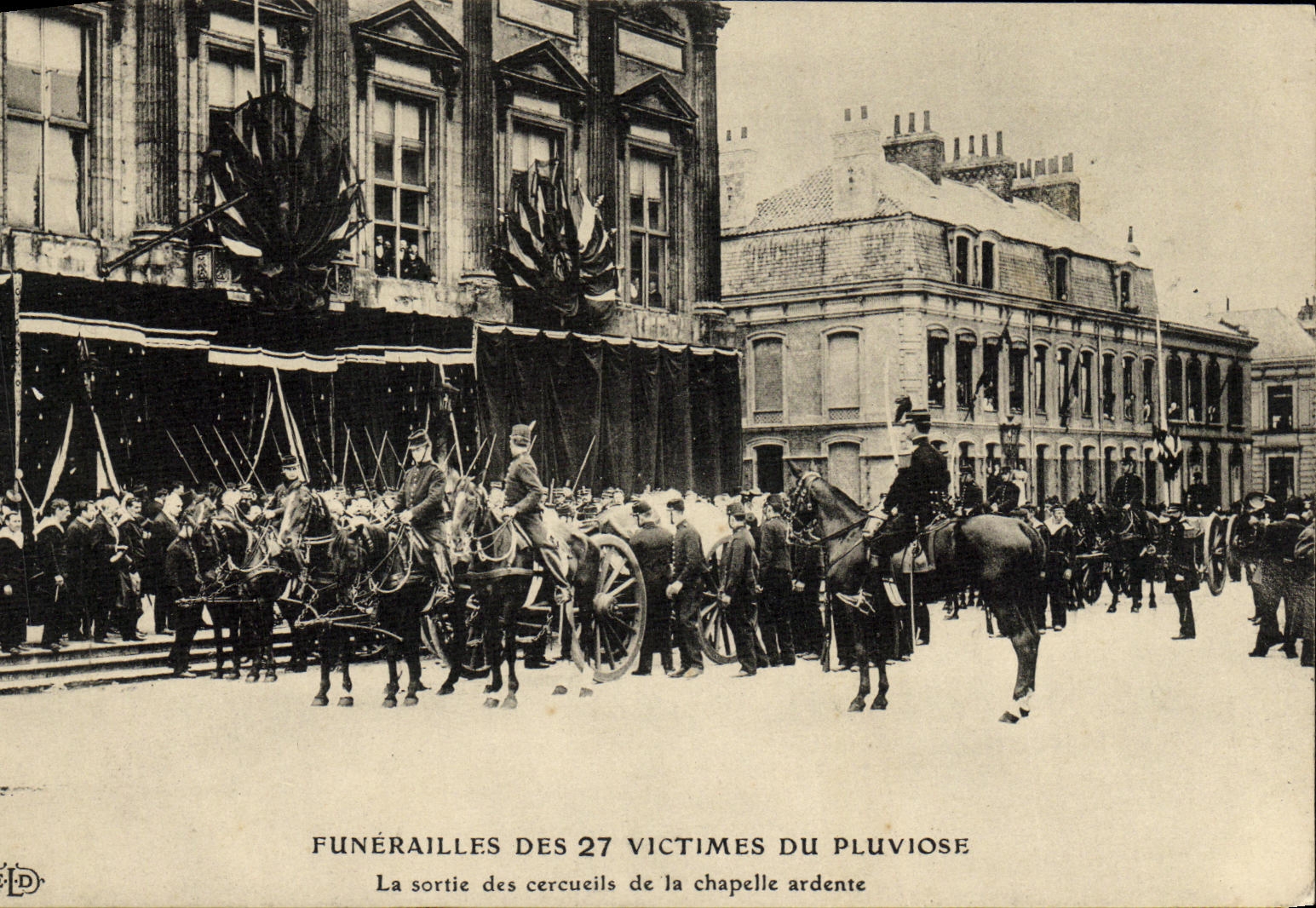 VINTAGE POSTCARD Boat War Catastrophe of Pluviose the exit of the coffins of the burning chapel