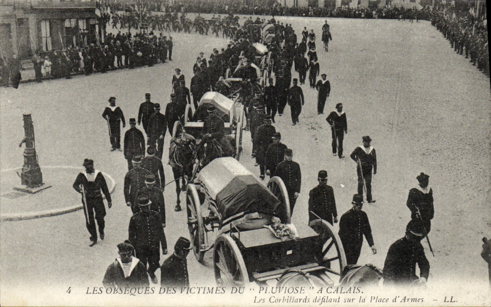 VINTAGE POSTCARD Boat War Loss of Pluviose hearses ravelling on the place D weapons