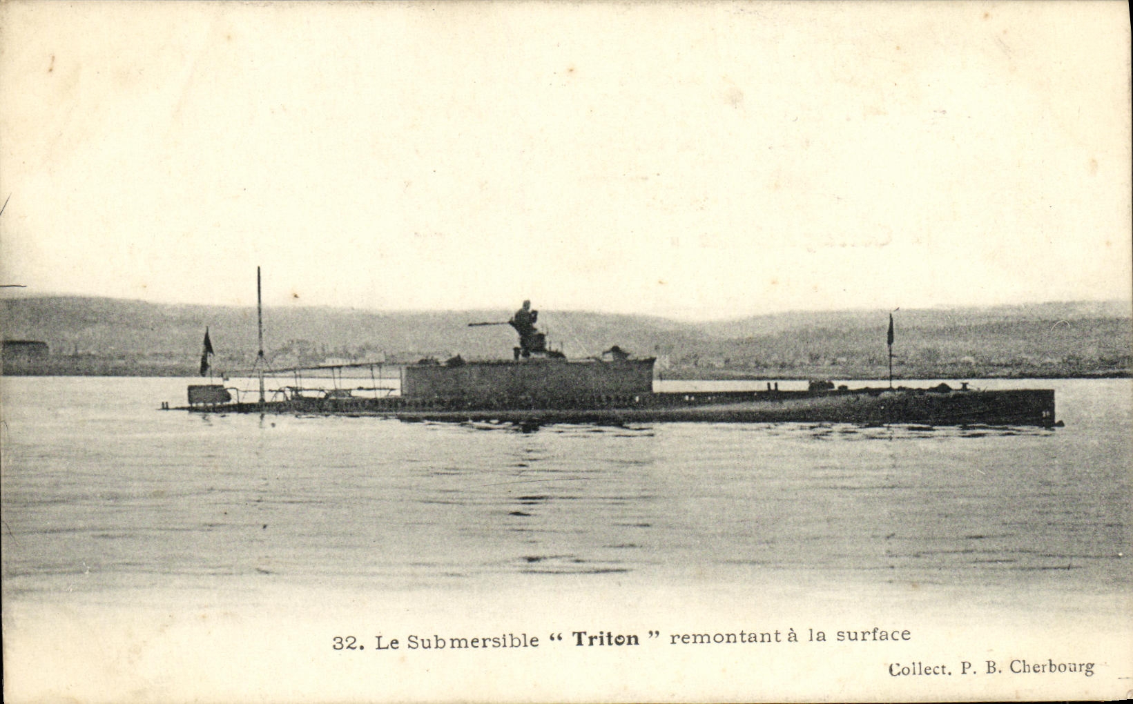 VINTAGE POSTCARD Boat War the submarine Triton going back to surface submarine