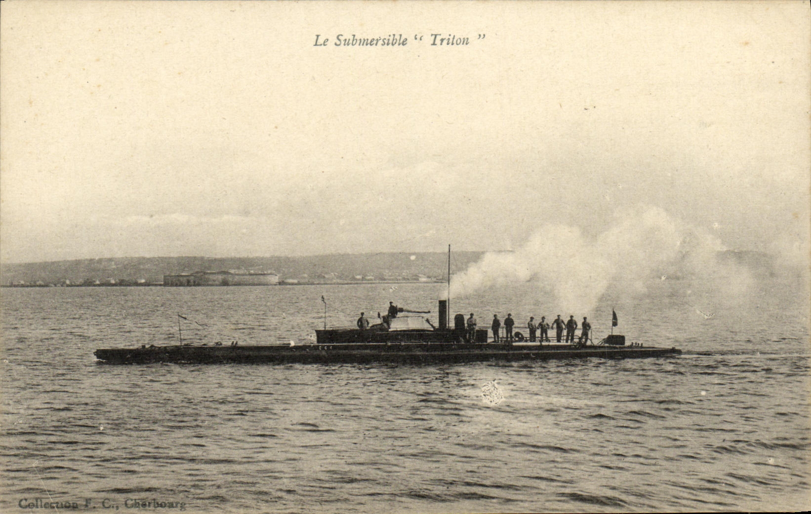 VINTAGE POSTCARD Boat War Submersibnle Triton Submarine