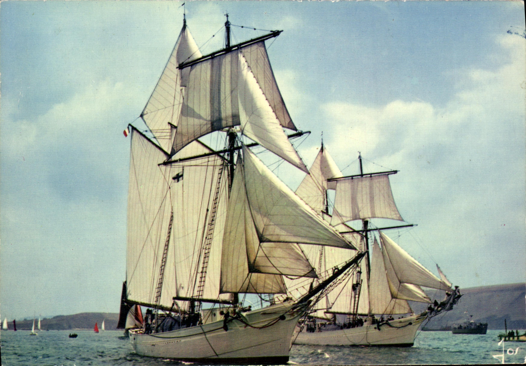 CPM Bateau L etoile et la Belle Poule voguant toutes voiles au vent