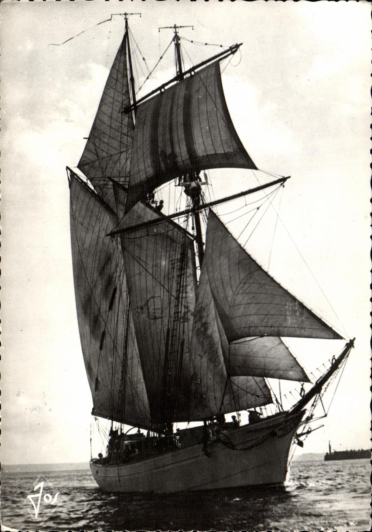CPM Bateau Guerre L une des 2 goelettes de l ecole bavale