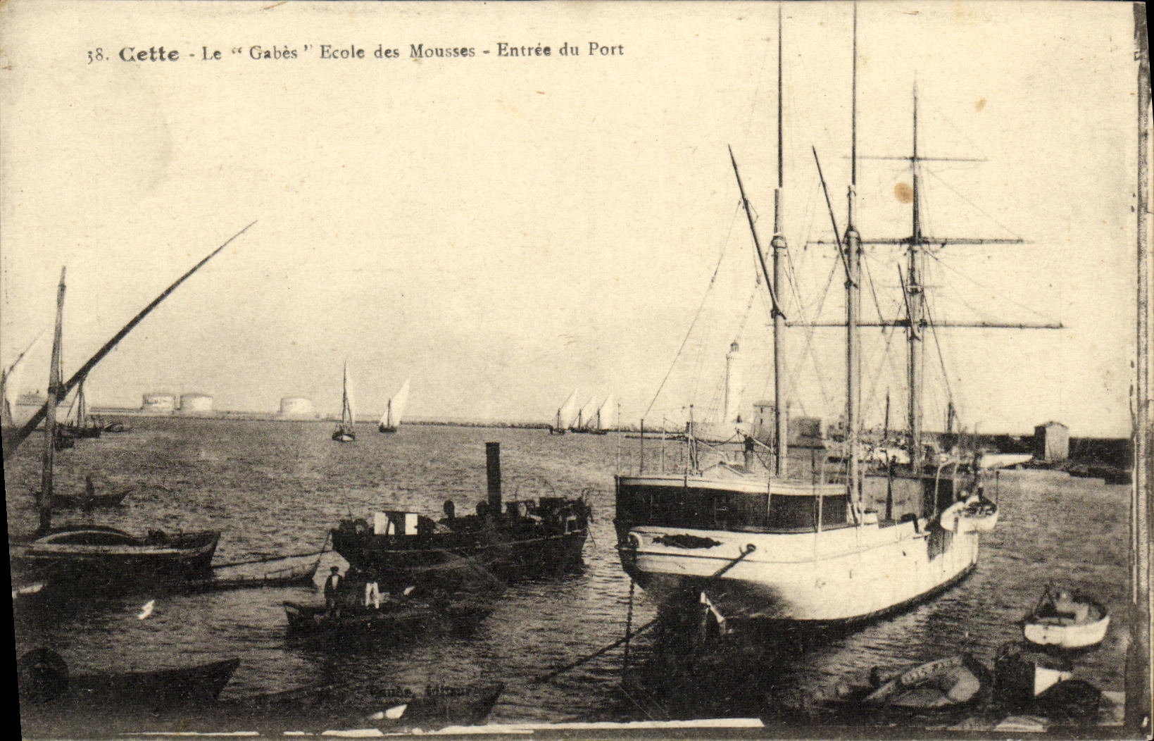 CPA Bateau Cette Sete Le Gabes Ecole des mousses Entree du port