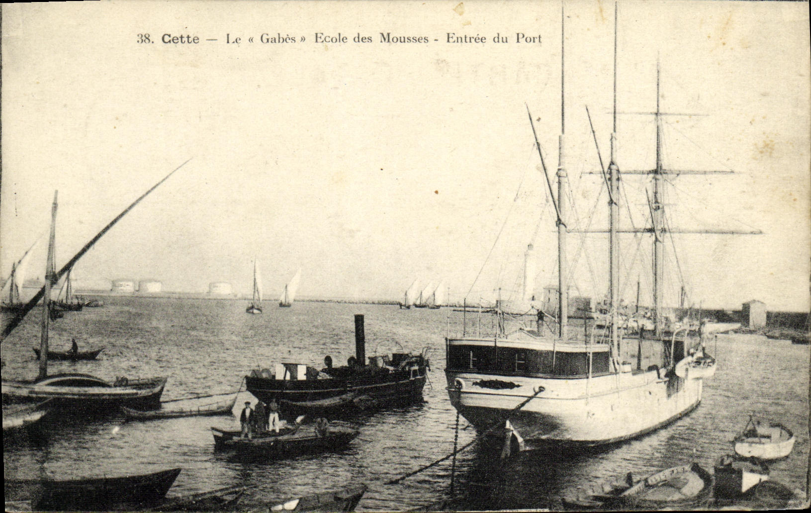 CPA Bateau Cette Sete Le Gabes Ecole des mousses Entree du port