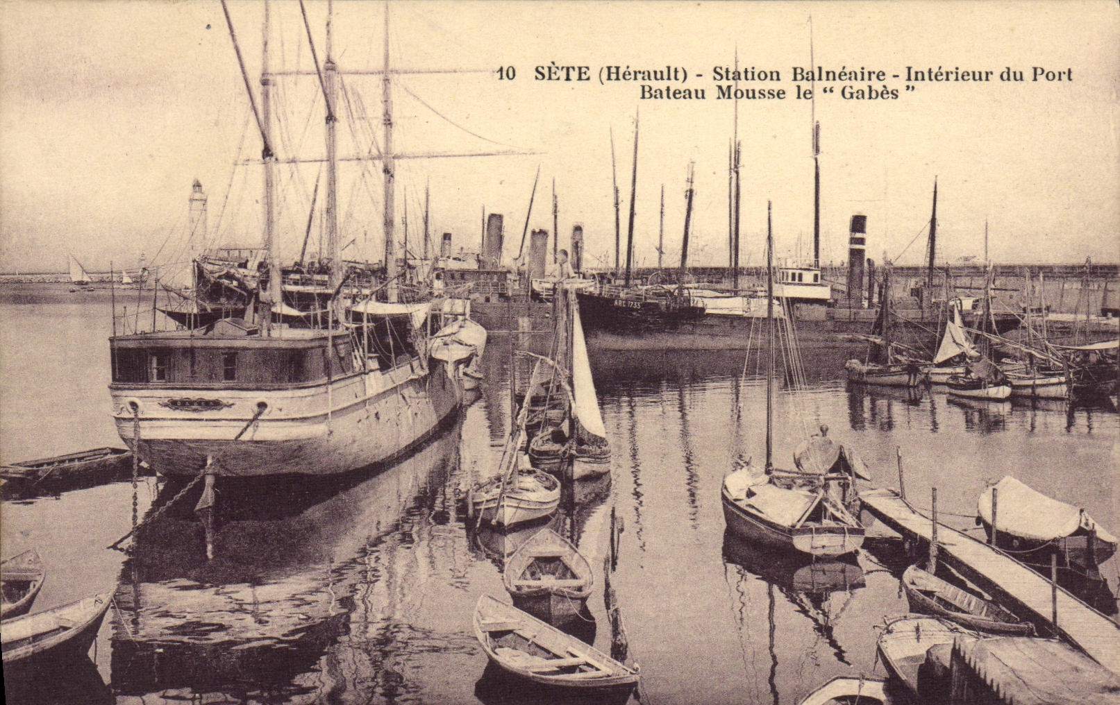 CPA Bateau Sete Sete Station balneaire Interieur du port Bateau mousse le Gabes