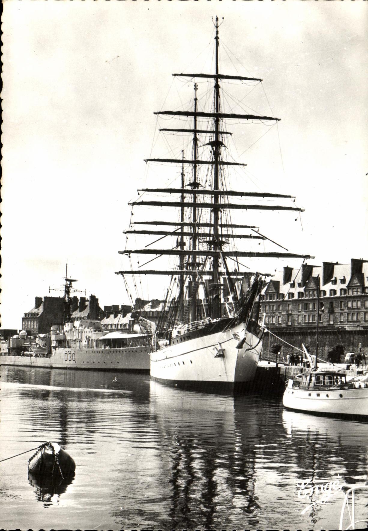 CPM Bateau Saint Malo Bassin Vauban Gorch Fock Barque ecole de la marine allemande
