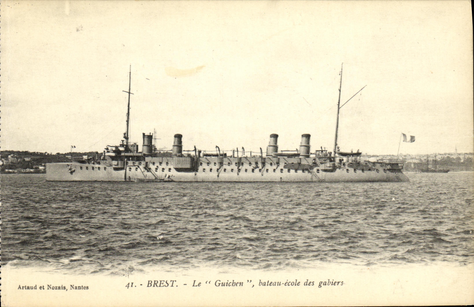 VINTAGE POSTCARD Boat Brest War Guichen boat school of the gabiers