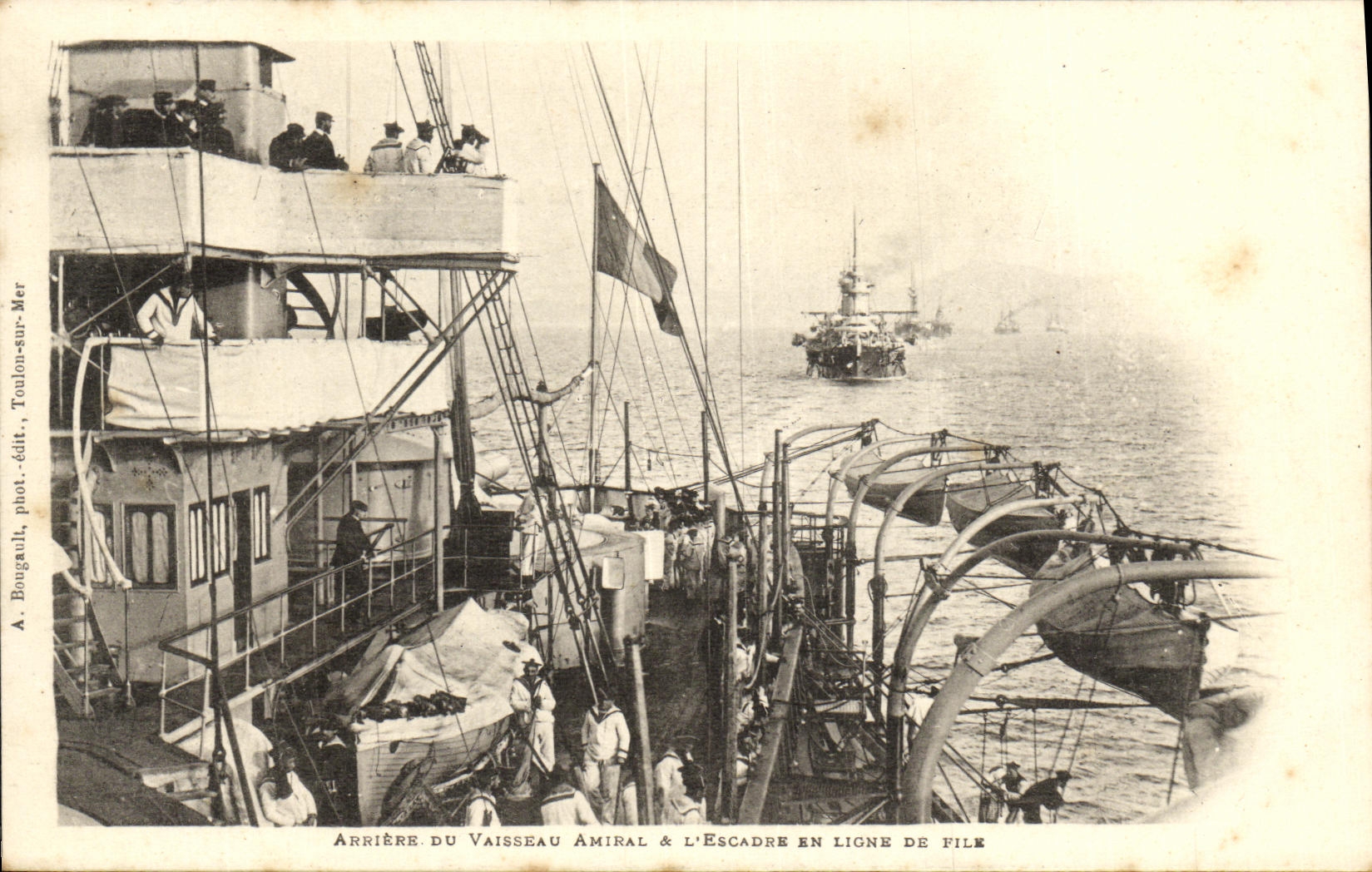 VINTAGE POSTCARD Bateau War Postpones flagship and L squadron in line of file