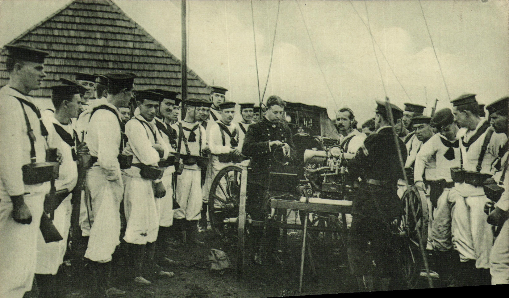 VINTAGE POSTCARD Boat Ejercicos War of desembarco