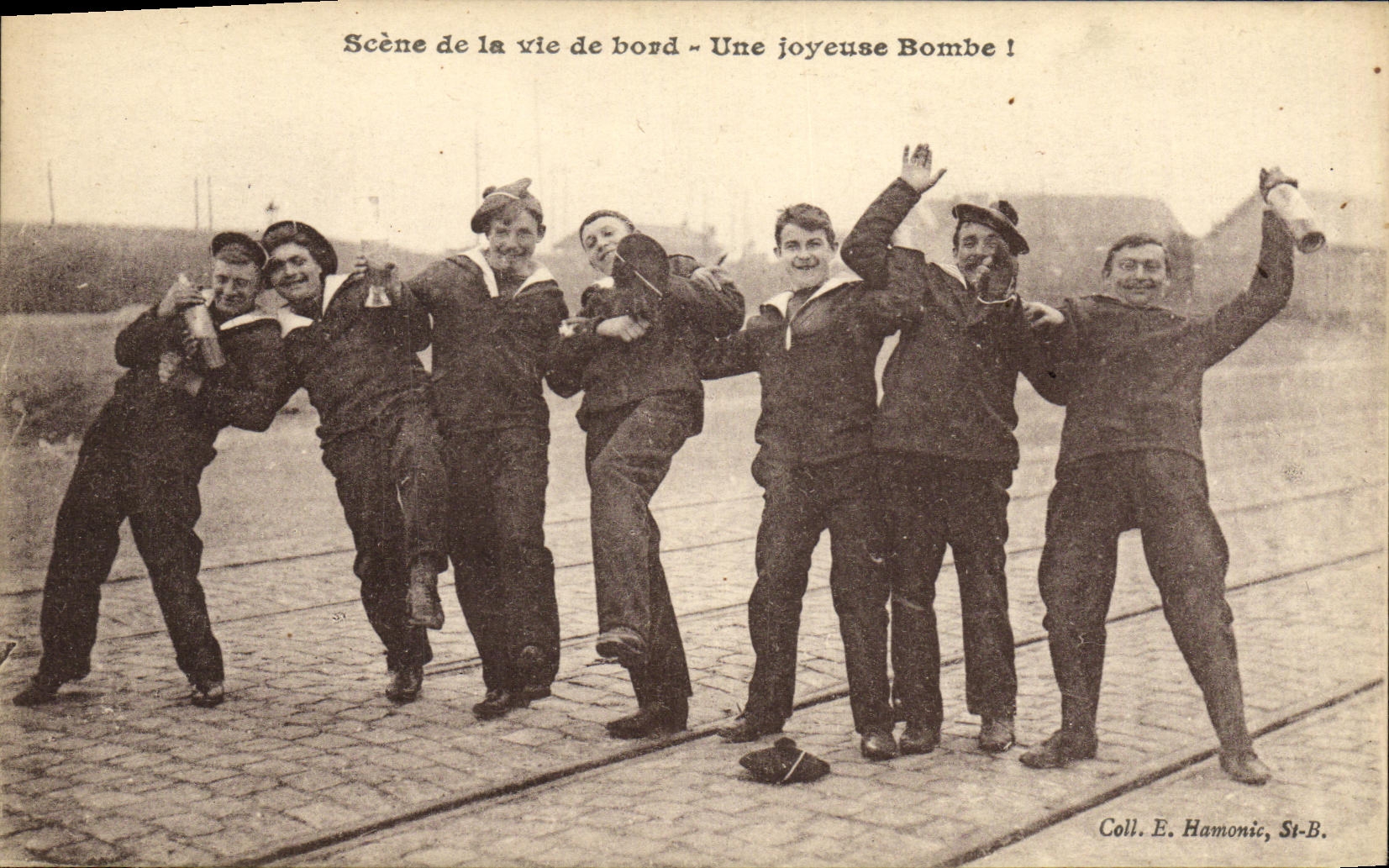 VINTAGE POSTCARD Bateau Marisn Scene of the life has edge a merry Alcool bomb