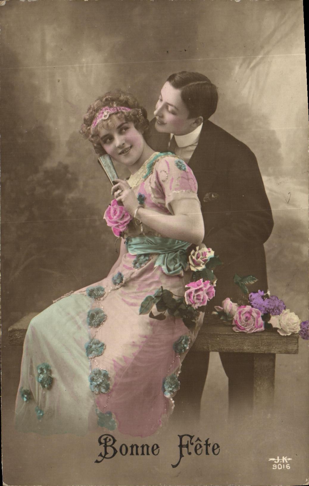 CPA Fantaisie Fleurs Femme Eventail