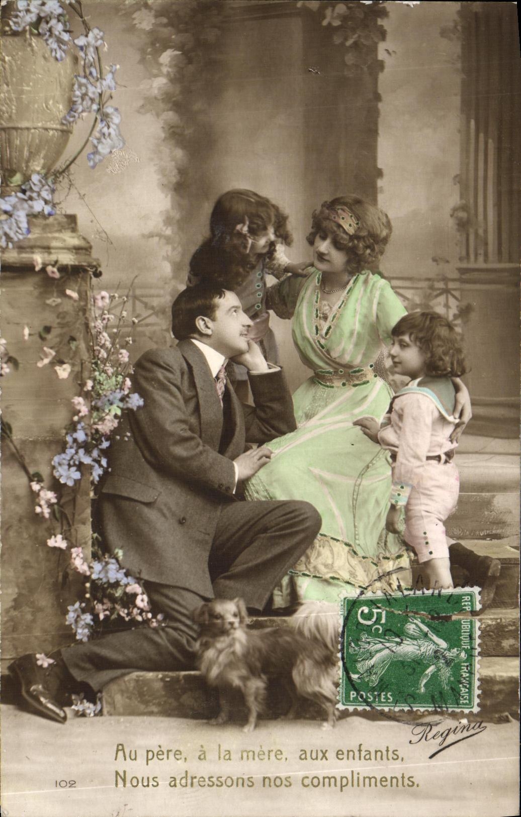 CPA Fantaisie Femme Enfants Chien