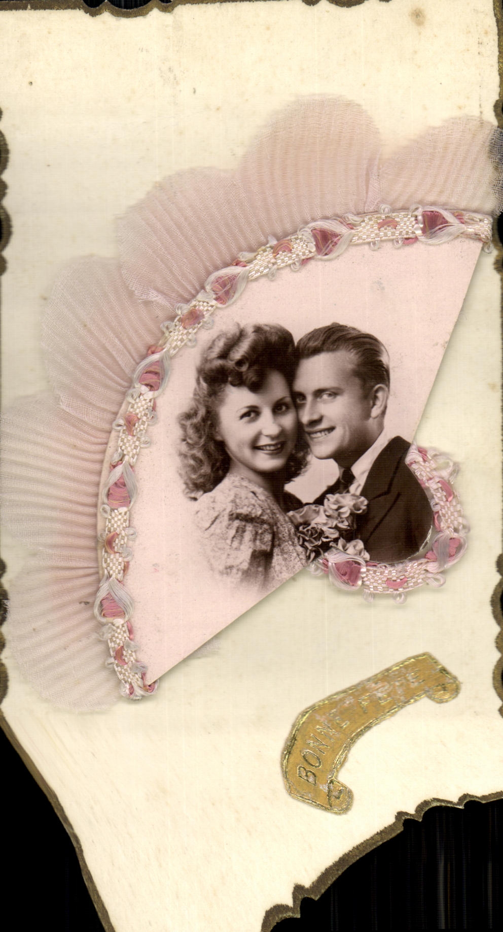 CPA Fantaisie Femme Eventail en tissu