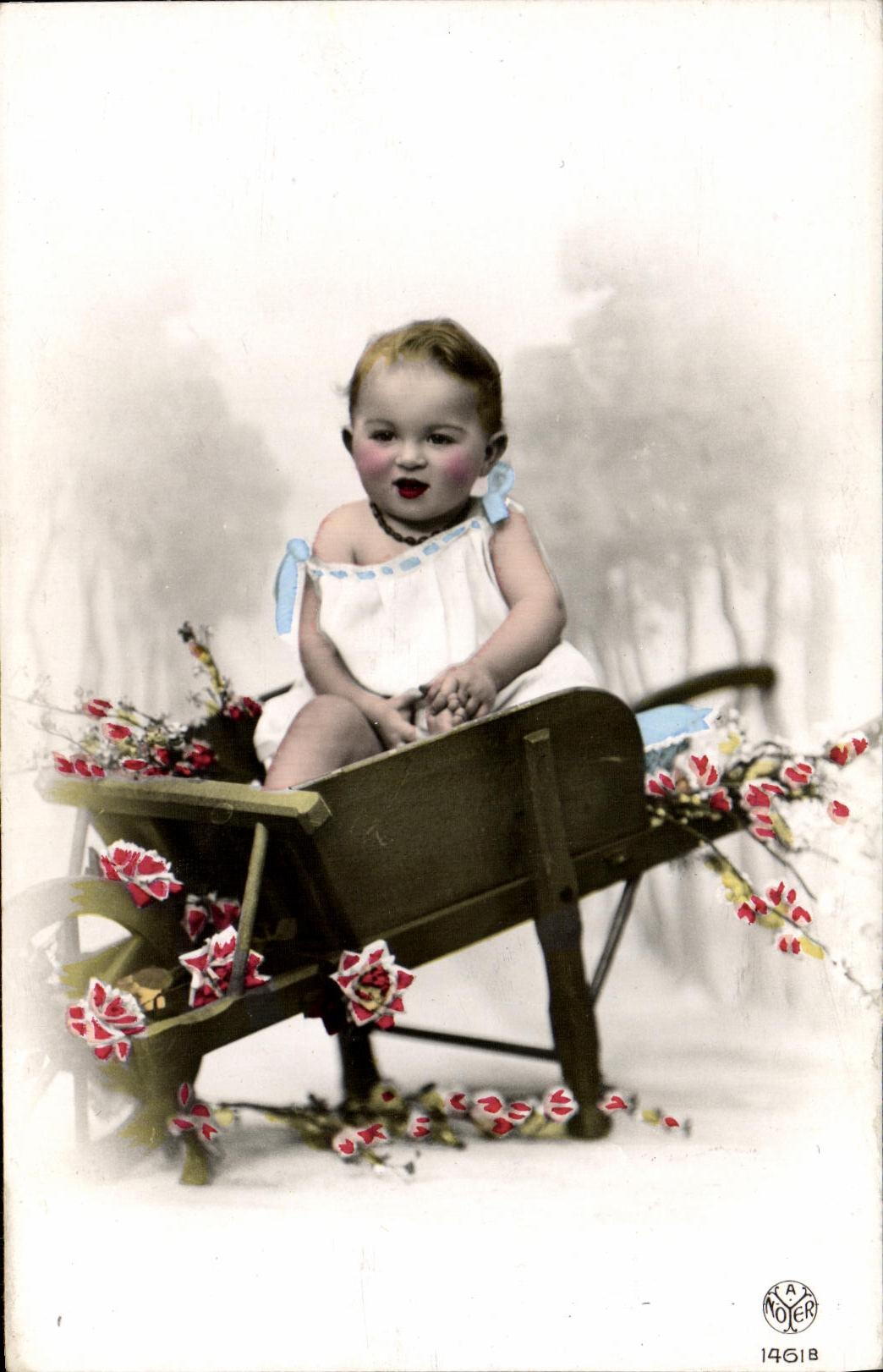 CPA Fantaisie Enfant Bebe Brouette