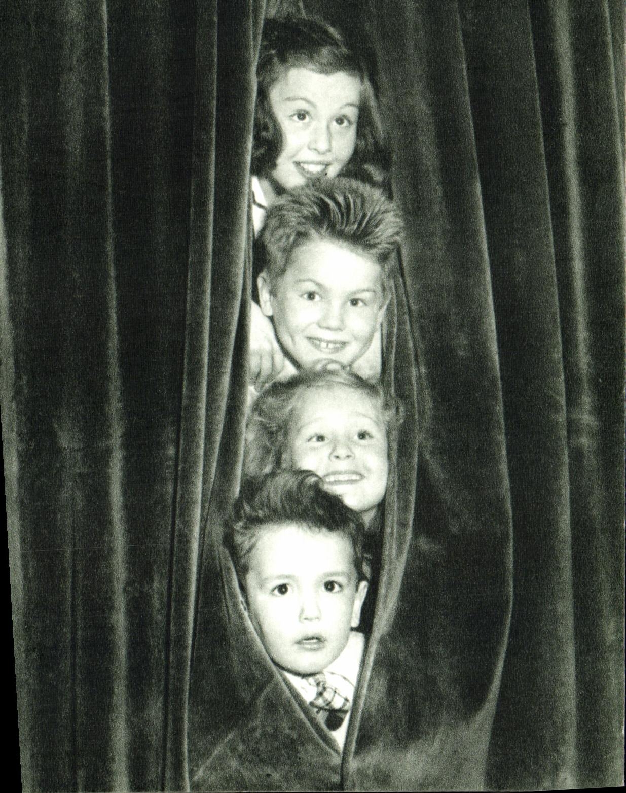 MODERN CARD Fantasy Georges Children red