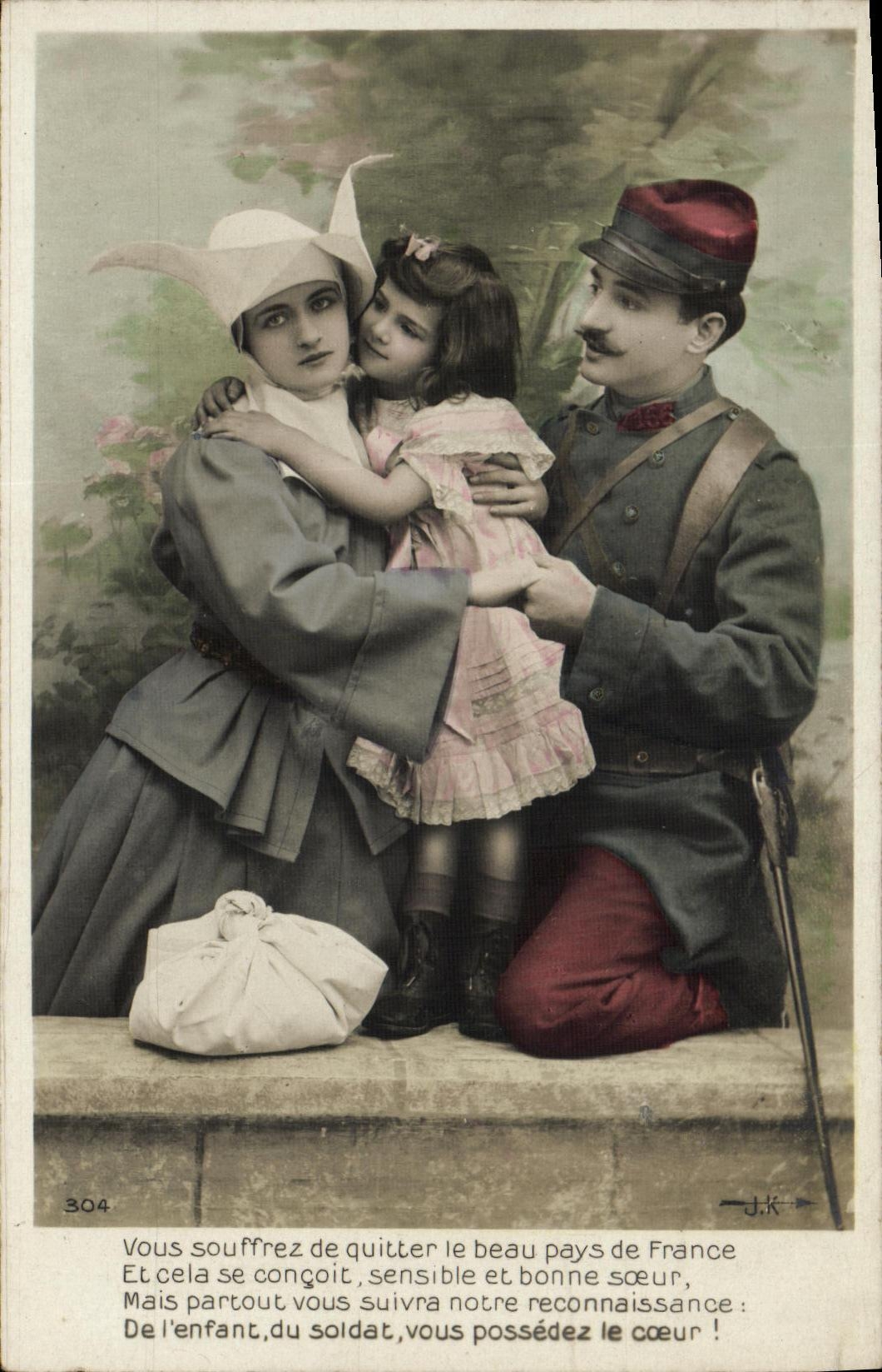 CPA Fantaisie Enfant Religieuse Militaria