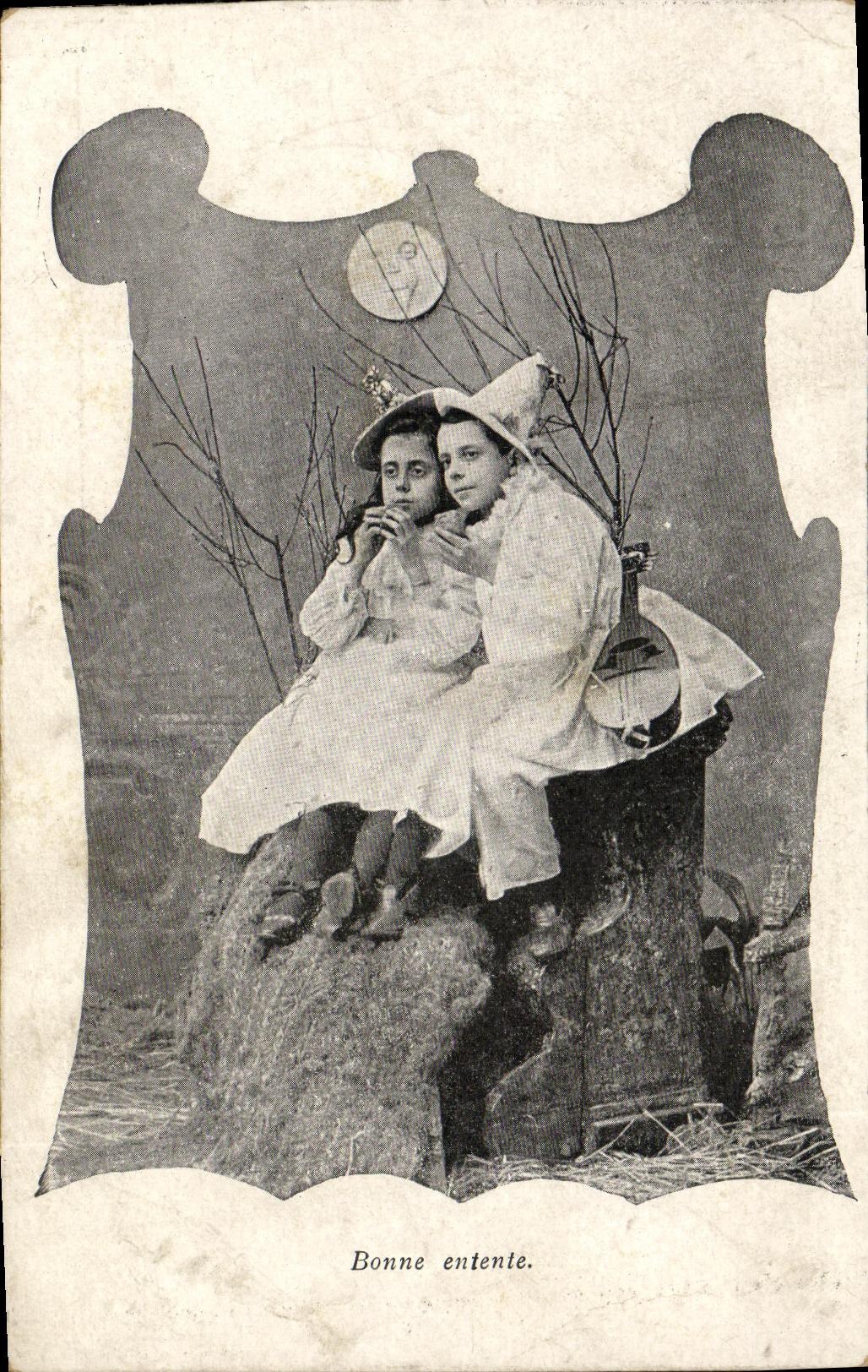 VINTAGE POSTCARD Fantasy Children Pierrot the Moon