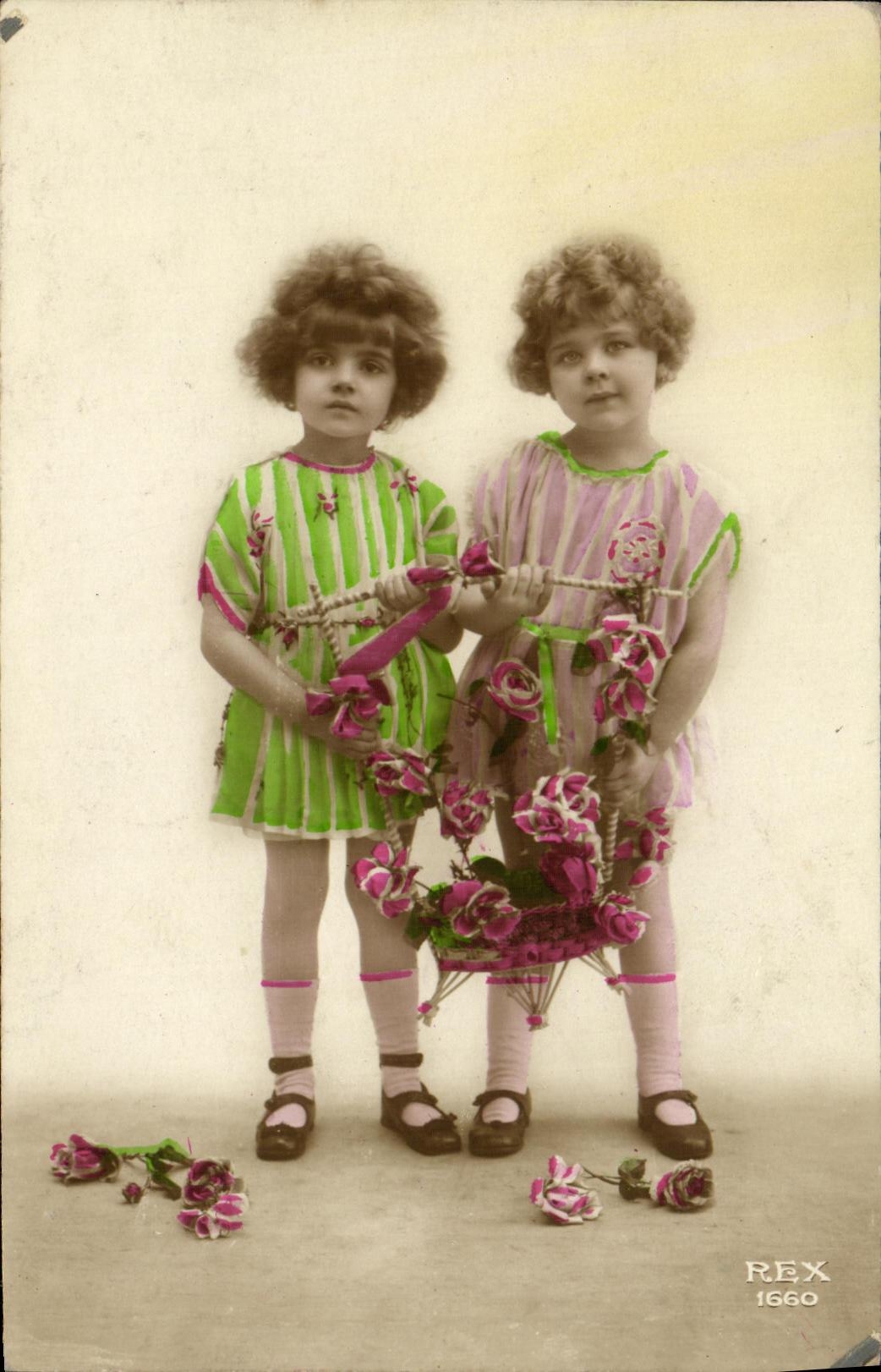 CPA Fantaisie Enfants Jumeaux Jumelles 