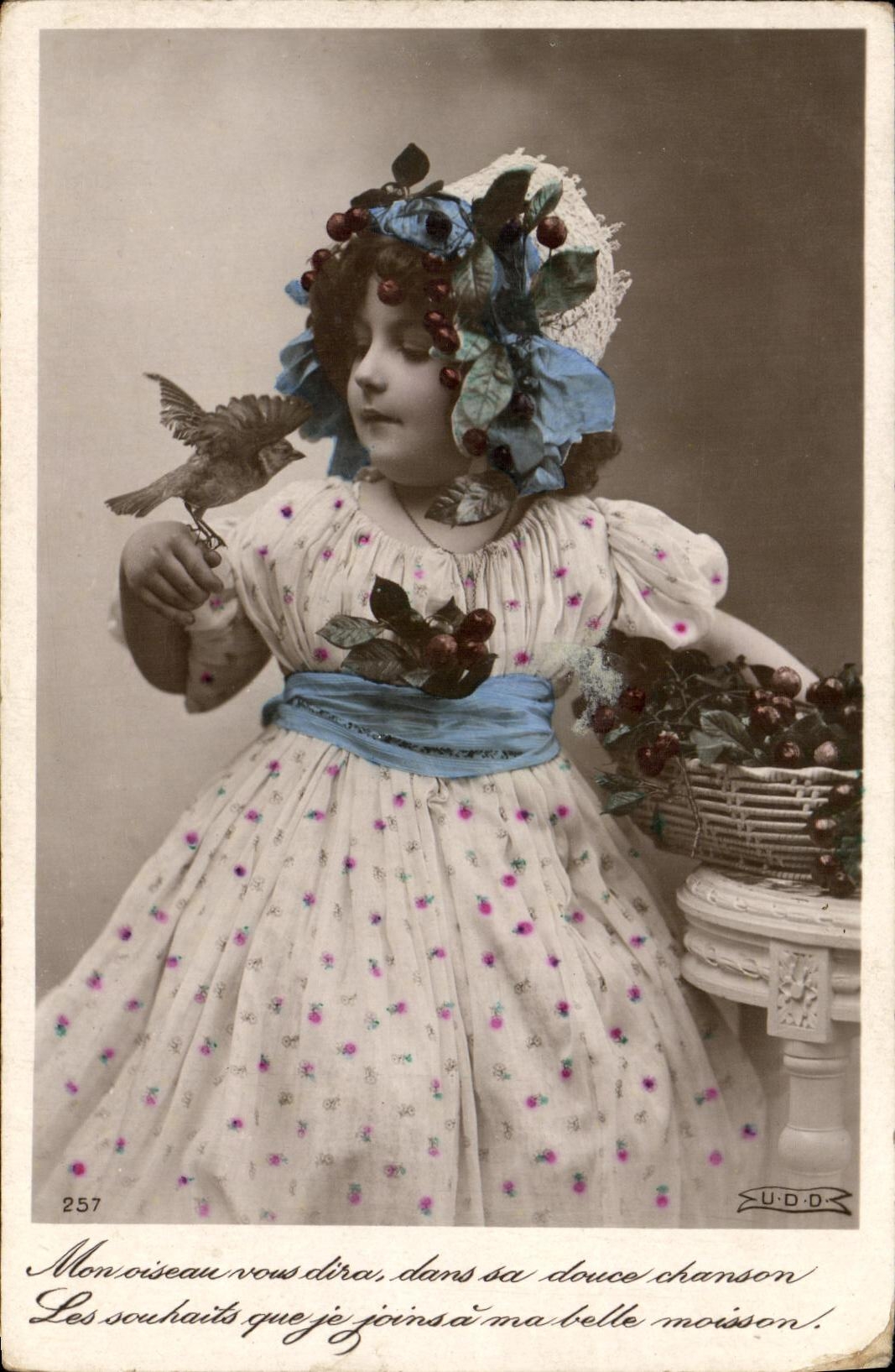 CPA Fantaisie Enfant Cerises