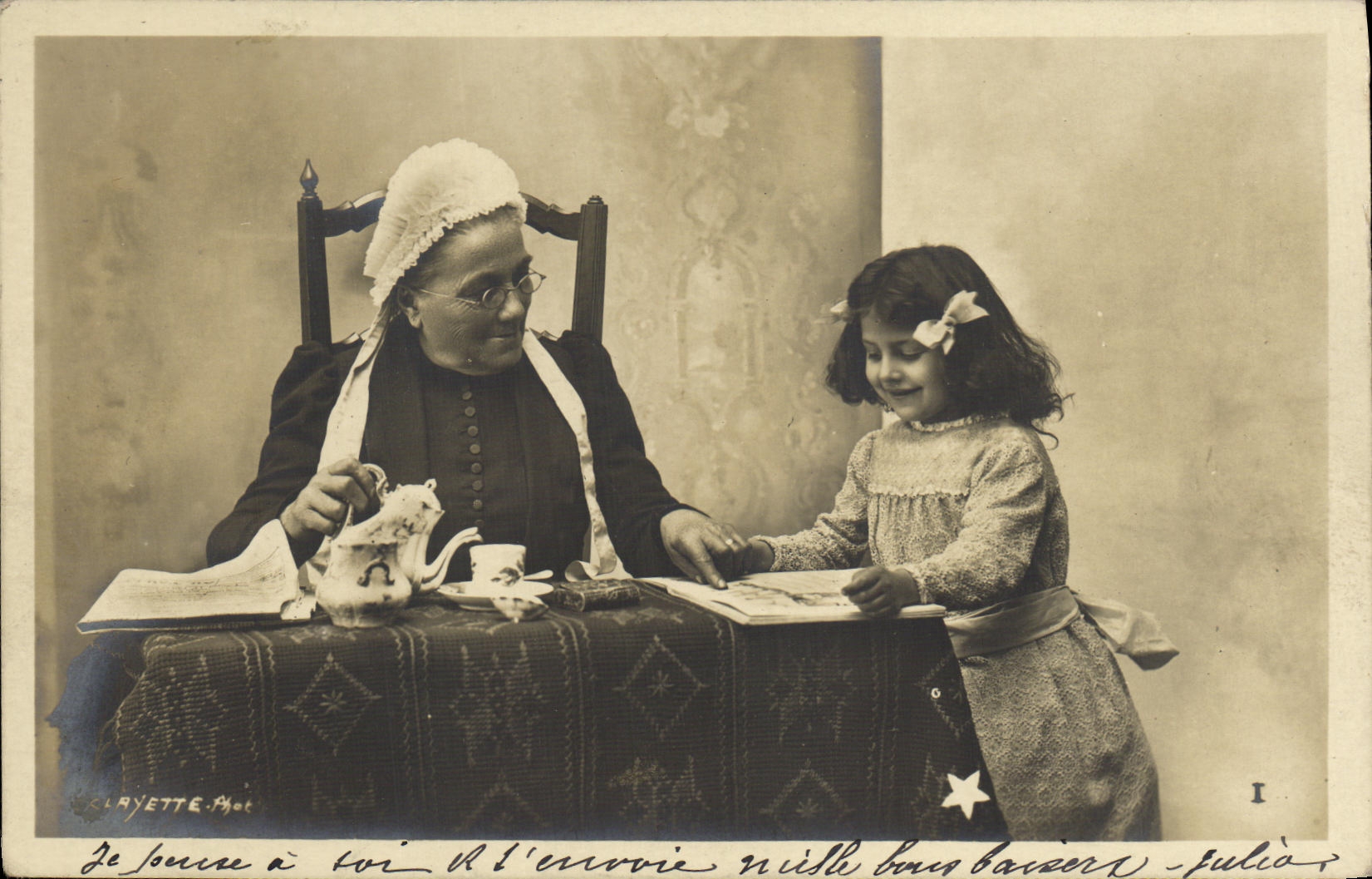 VINTAGE POSTCARD Fantasy Child and large mother