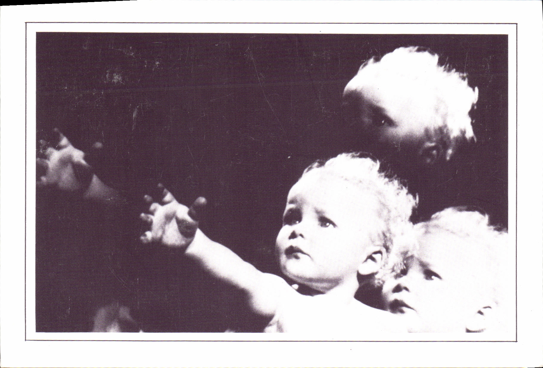 MODERN CARD Fantasy Child To be born and live Child tightening the hand