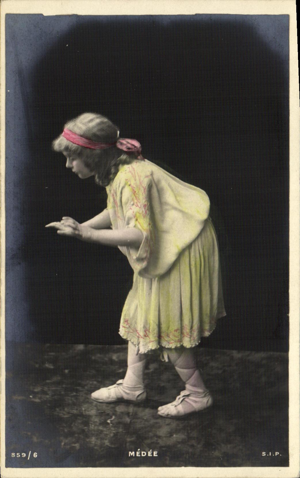 CPA Fantaisie Enfant Medee