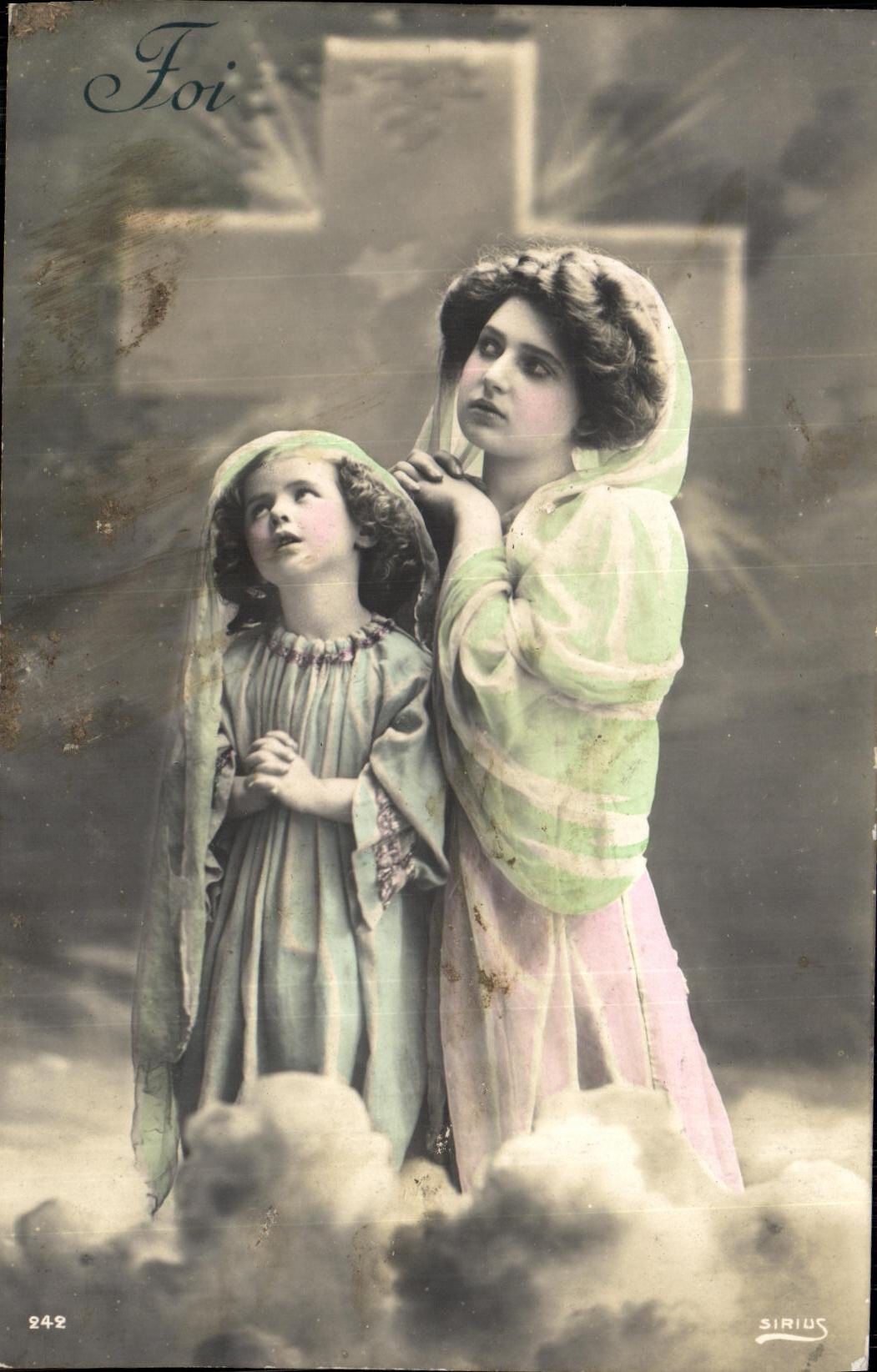 CPA Fantaisie Femme et Enfant Croix