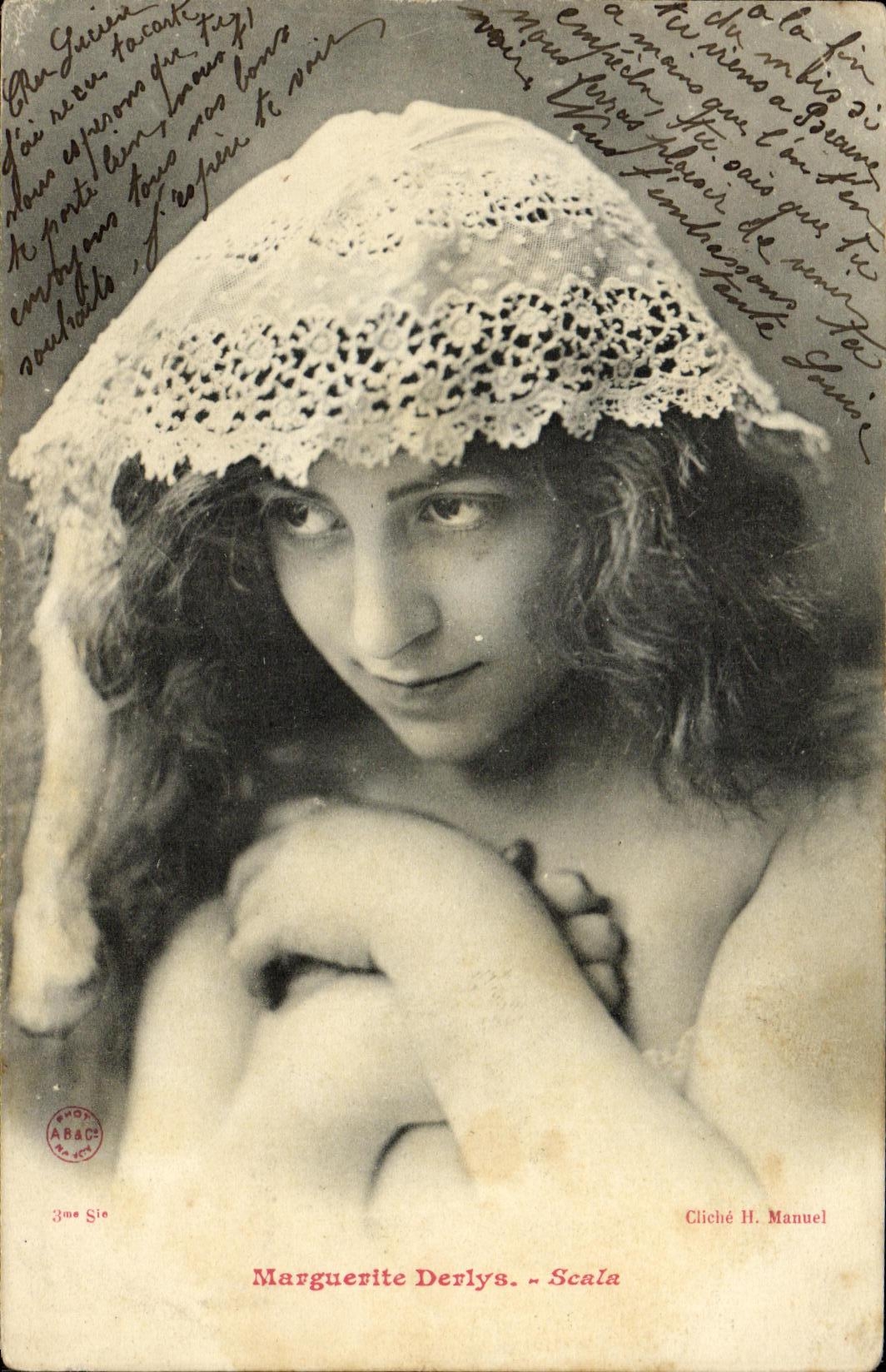 CPA Fantaisie Femme Marguerite Derlys Scala