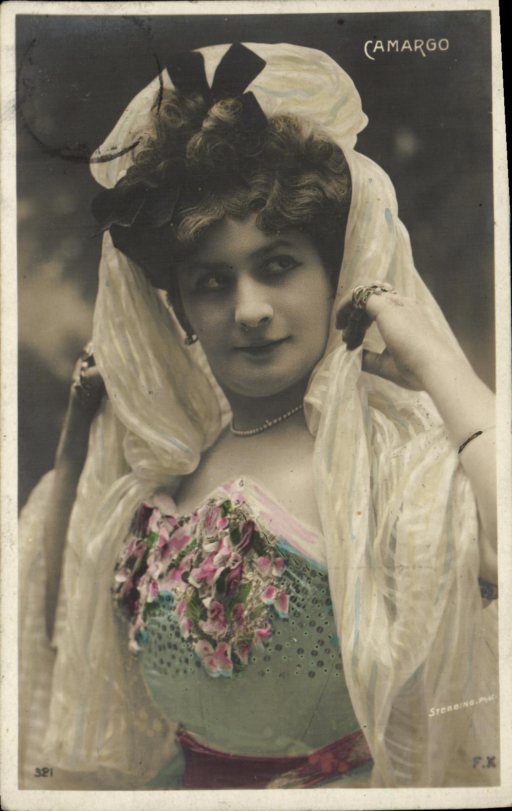 CPA Fantaisie Femme Camargo