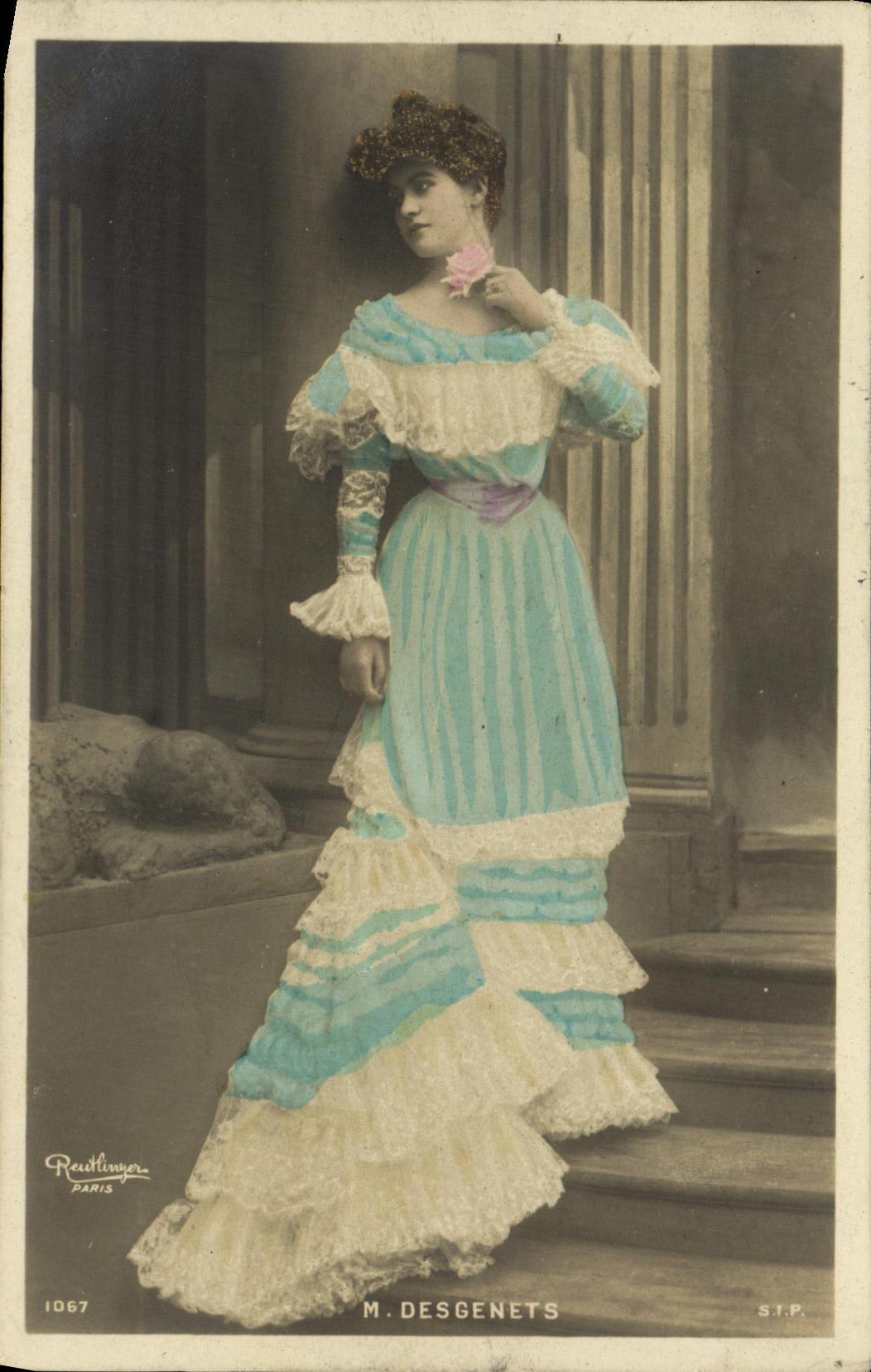 CPA Fantaisie Femme M Desgenets