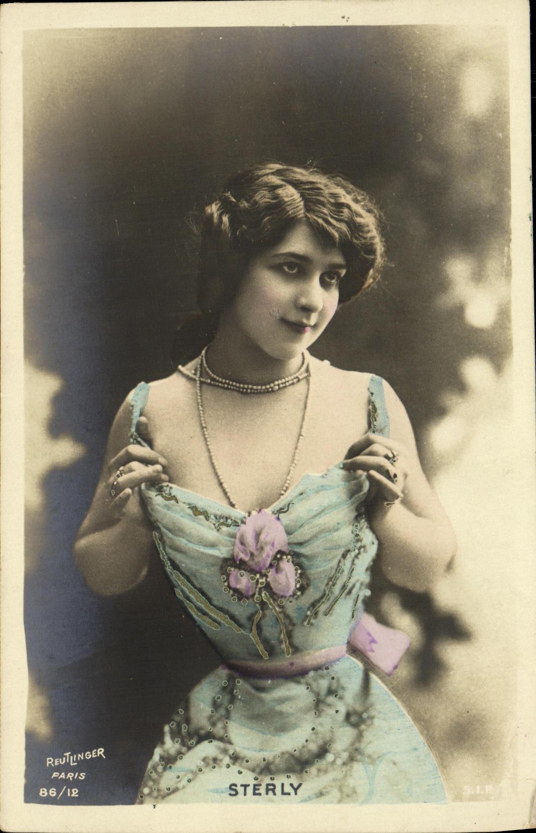 CPA Fantaisie Femme Sterly