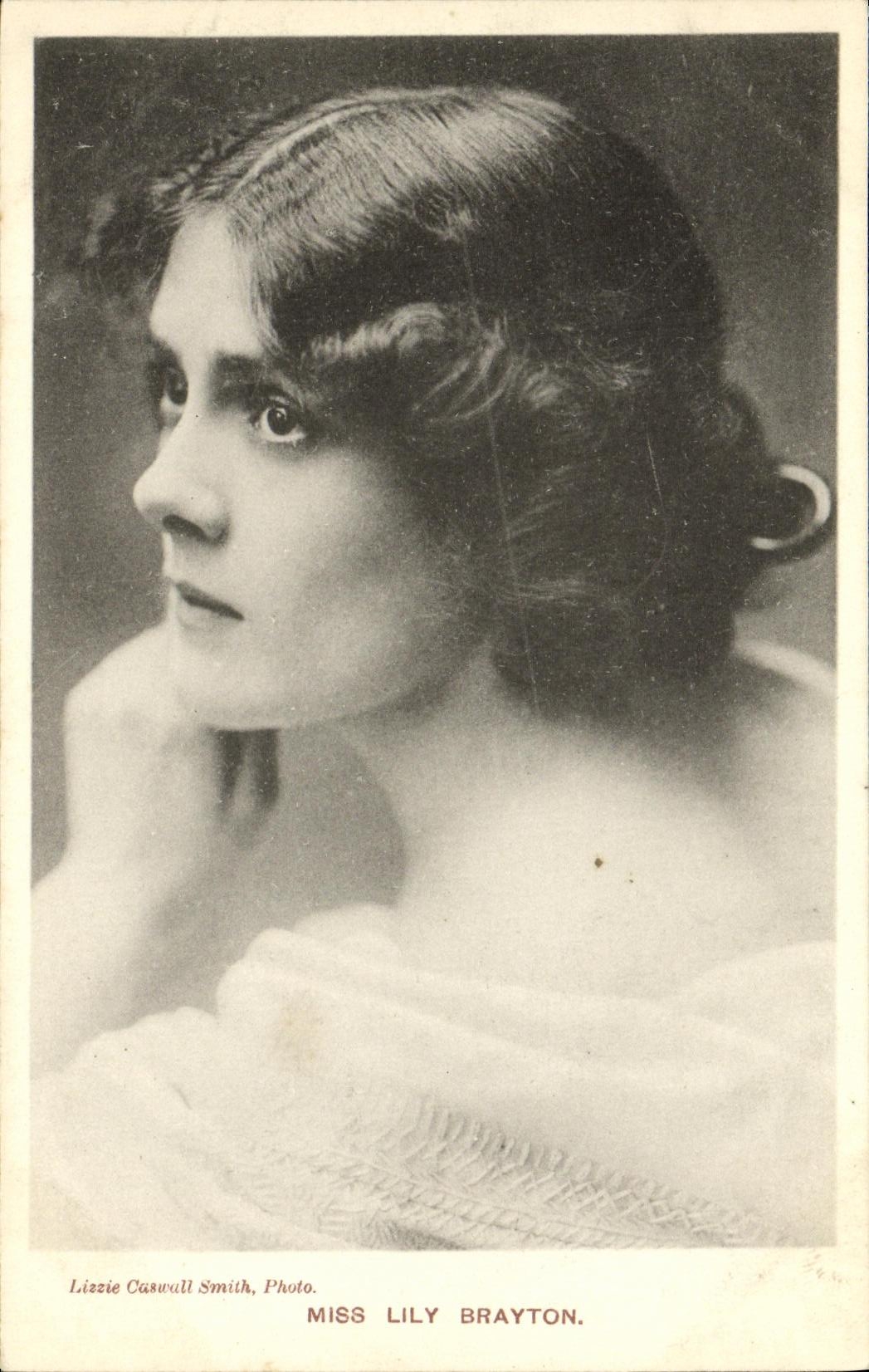 CPA Fantaisie Femme Miss Lily Brayton