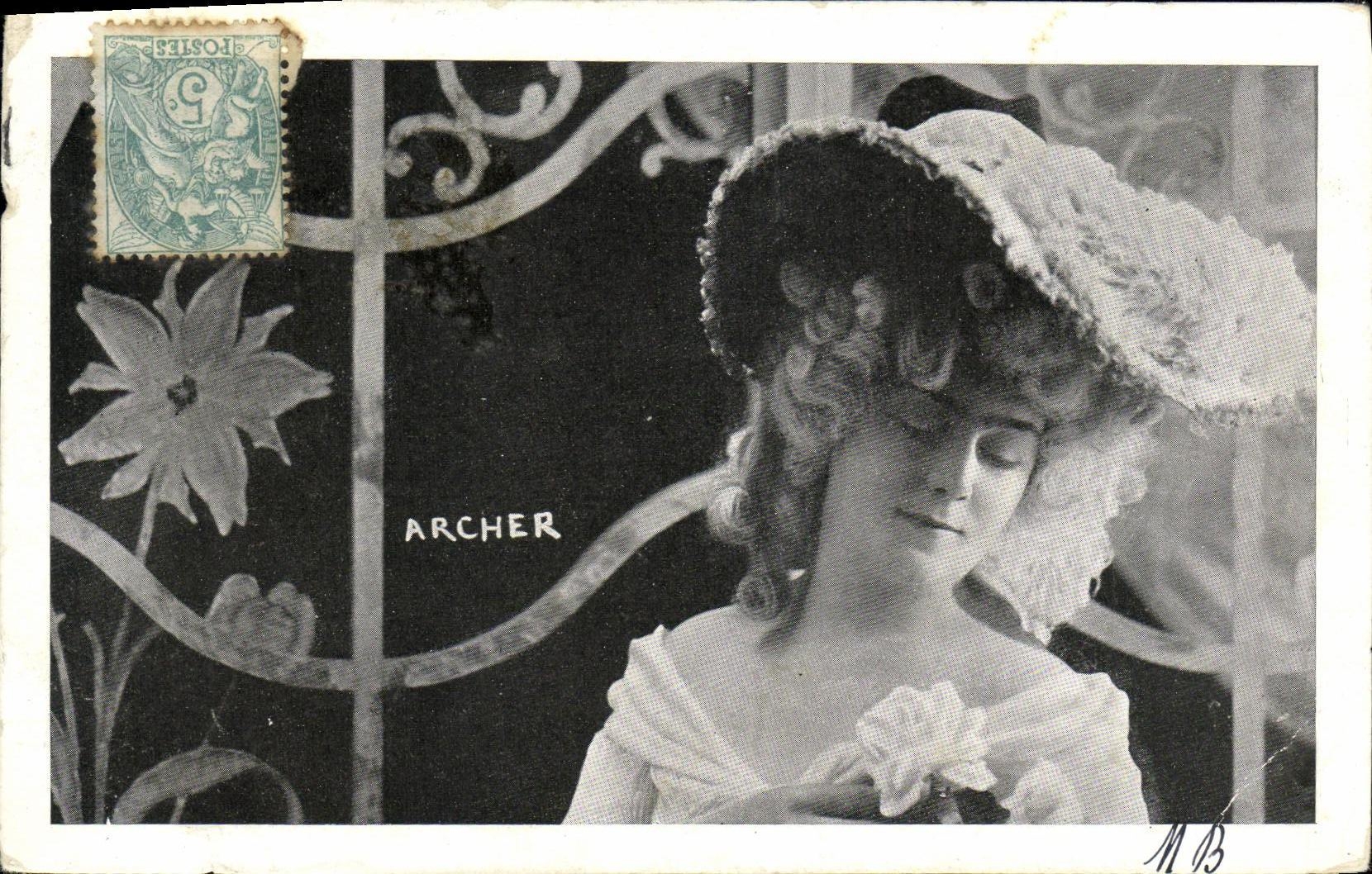 CPA Fantaisie Femme Archer